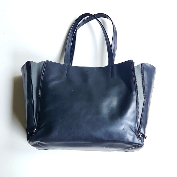 Sorial New York Expandable Shoulder Tote in Black and Gray - Picture 4 of 17